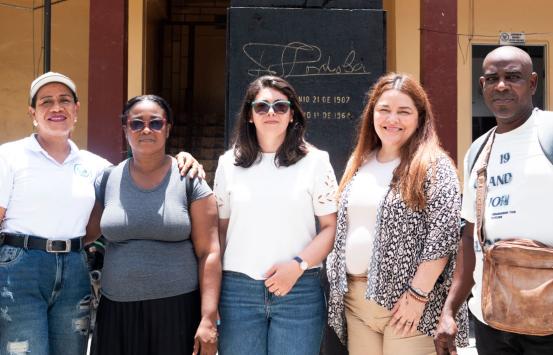 Andrea Carolina Chacón Castillo, directora general del INCI, junto a integrantes del equipo de la entidad y representantes de la comunidad durante la visita institucional a Quibdó e Istmina, Chocó, para conocer las necesidades de las personas ciegas y con baja visión y fortalecer el trabajo con organizaciones locales.
