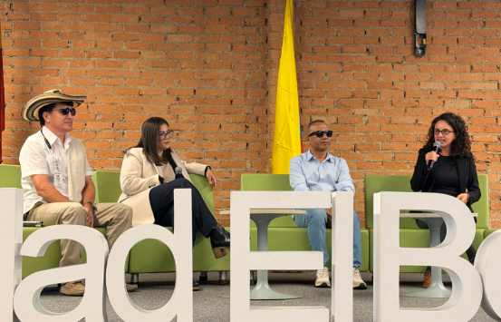 Andrea Carolina Chacón Castillo, directora general del INCI, participa como panelista junto a otros invitados en el espacio “Haciendo visible las oportunidades”, durante el 4.º Foro de Salud Visual y Ocular.