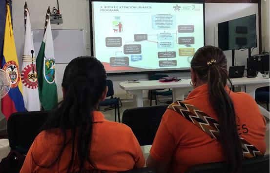 Grupo de asistencia técnica dictando la capacitación sobre tecnologías accesibles a instructores del SENA