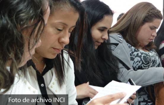 estudiantes universitarias con discapacidad visual