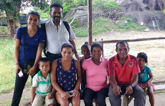 Profesional Asistencia técnica junto con poblaciones
