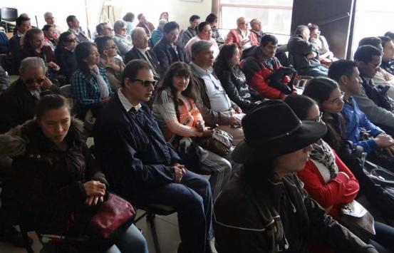 Personas con discapacidad visual en un auditorio