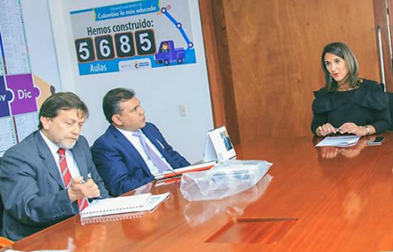 Fotografía Comité directivo, De izquierda a derecha, Gustavo Pulido Sub Director General (E) del INCI, Doctor Carlos Parra Dussan Director General del INCI, Yaneth Giha Ministra de Educación