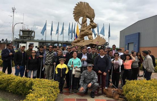 Fotografía de las personas con discapacidad visual que visitaron el CAMAN en Madrid, Cundinamarca Fotografía de las personas con discapacidad visual que visitaron el CAMAN en Madrid, Cundinamarca
