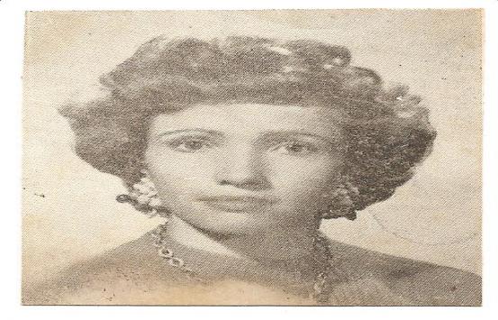 Fotografía antigua en sepia de Dolly Mejia Moreno