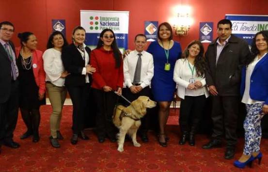 equipo de la Tienda y la imprenta nacional para ciegos presentes en el cumpleaños 62 de la entidad