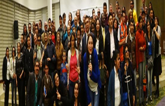 En la fotografía, los funcionarios del inci y los asistentes realizaron el lanzamiento de inciradio 2.0